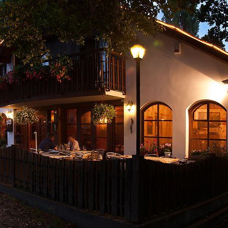 Lovecky Hotel Jivak Loučeň Екстериор снимка