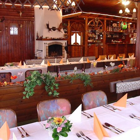 Lovecky Hotel Jivak Loučeň Екстериор снимка