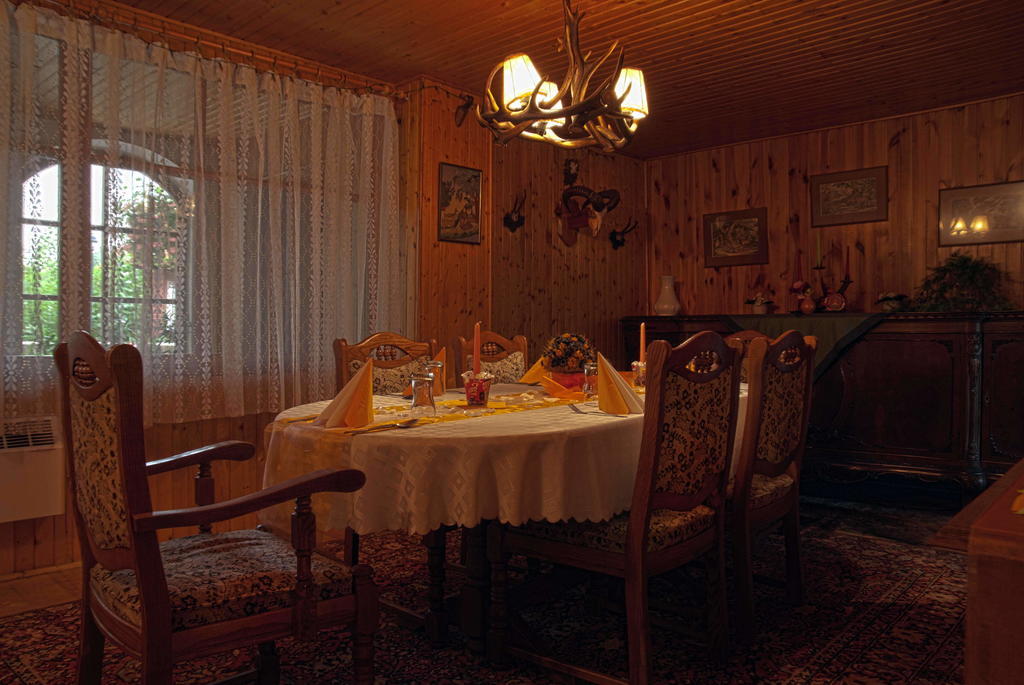 Lovecky Hotel Jivak Loučeň Екстериор снимка
