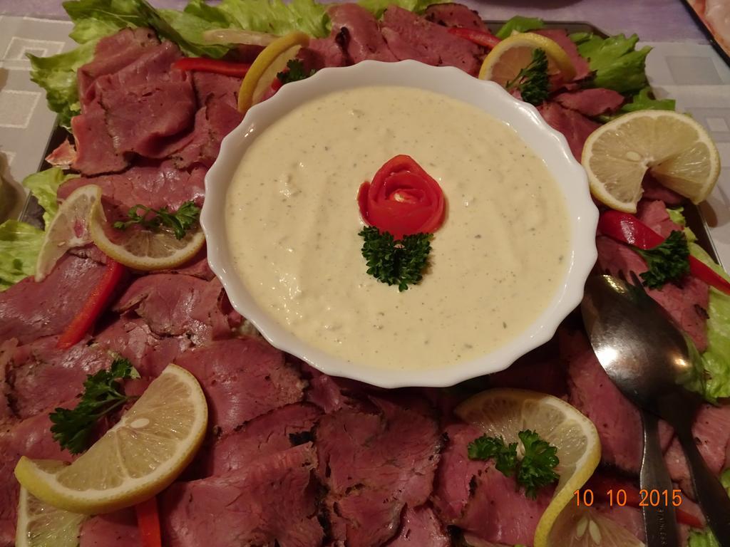 Lovecky Hotel Jivak Loučeň Екстериор снимка