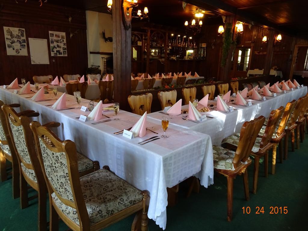 Lovecky Hotel Jivak Loučeň Екстериор снимка