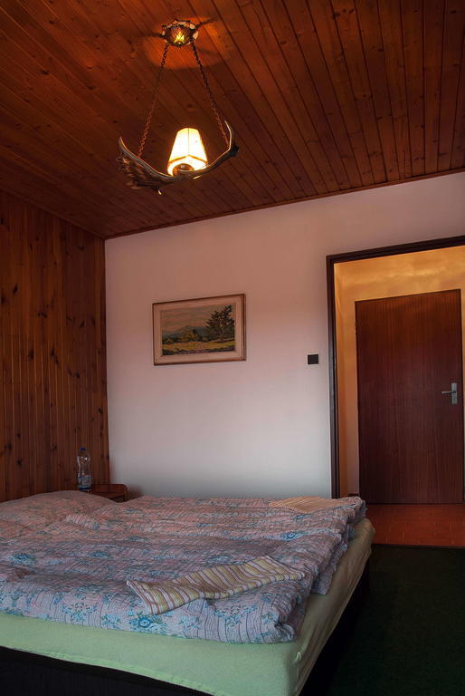 Lovecky Hotel Jivak Loučeň Стая снимка