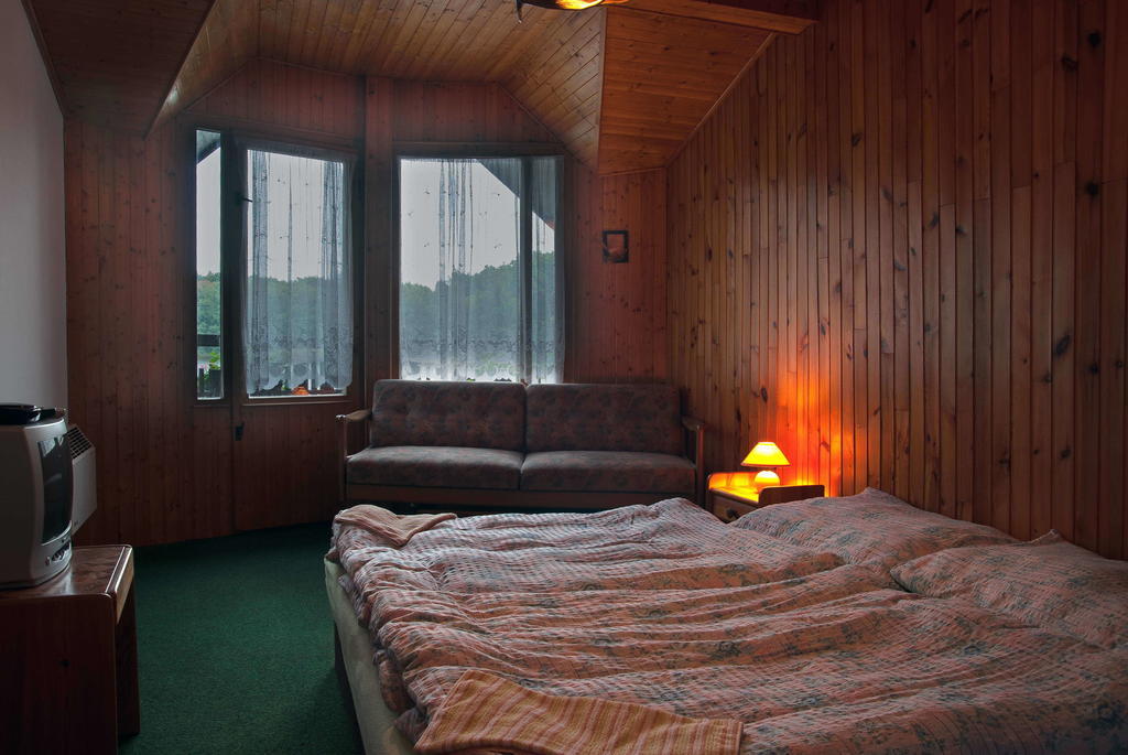 Lovecky Hotel Jivak Loučeň Стая снимка
