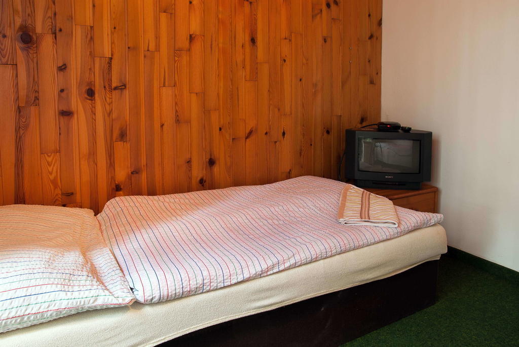 Lovecky Hotel Jivak Loučeň Стая снимка