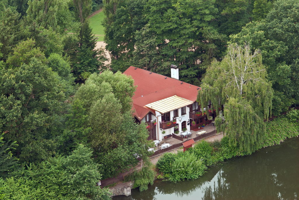 Lovecky Hotel Jivak Loučeň Екстериор снимка