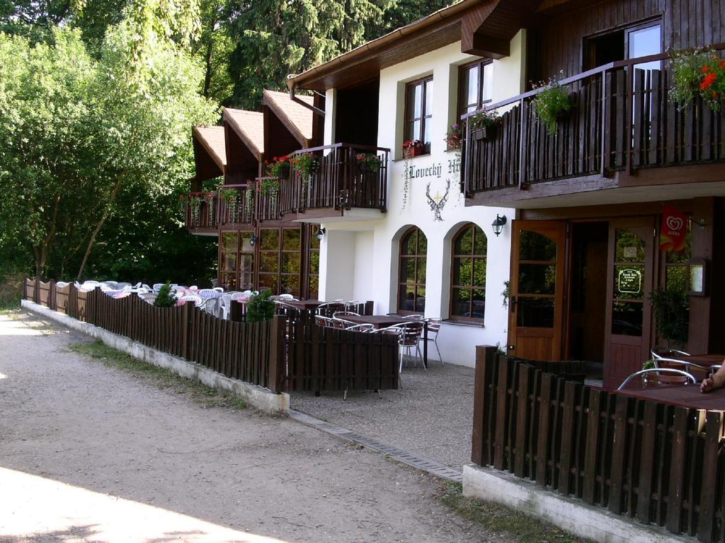 Lovecky Hotel Jivak Loučeň Екстериор снимка