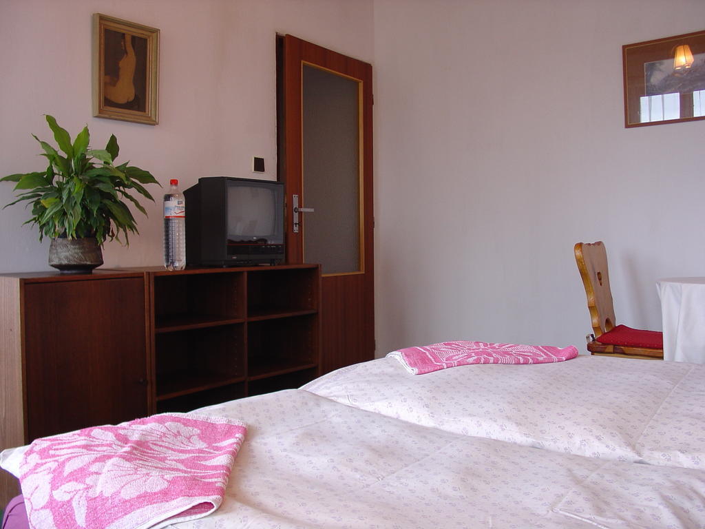 Lovecky Hotel Jivak Loučeň Екстериор снимка