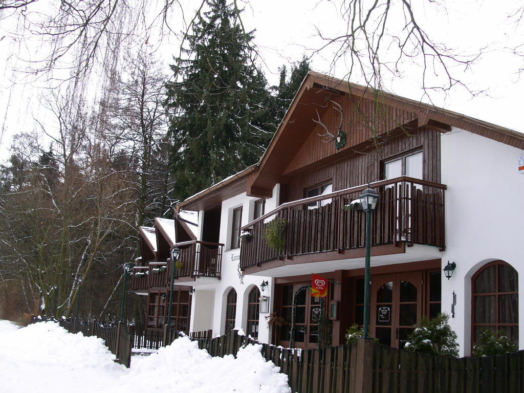 Lovecky Hotel Jivak Loučeň Екстериор снимка