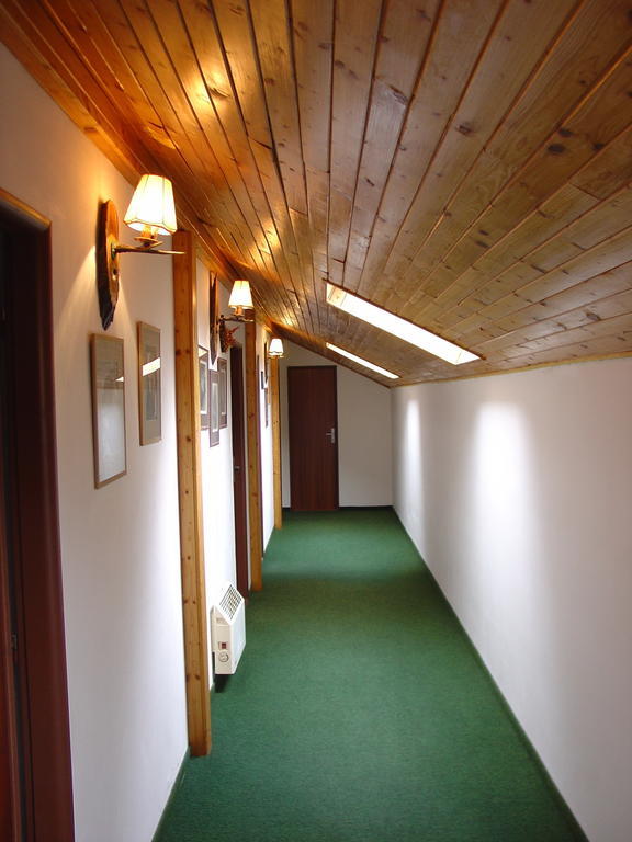 Lovecky Hotel Jivak Loučeň Екстериор снимка
